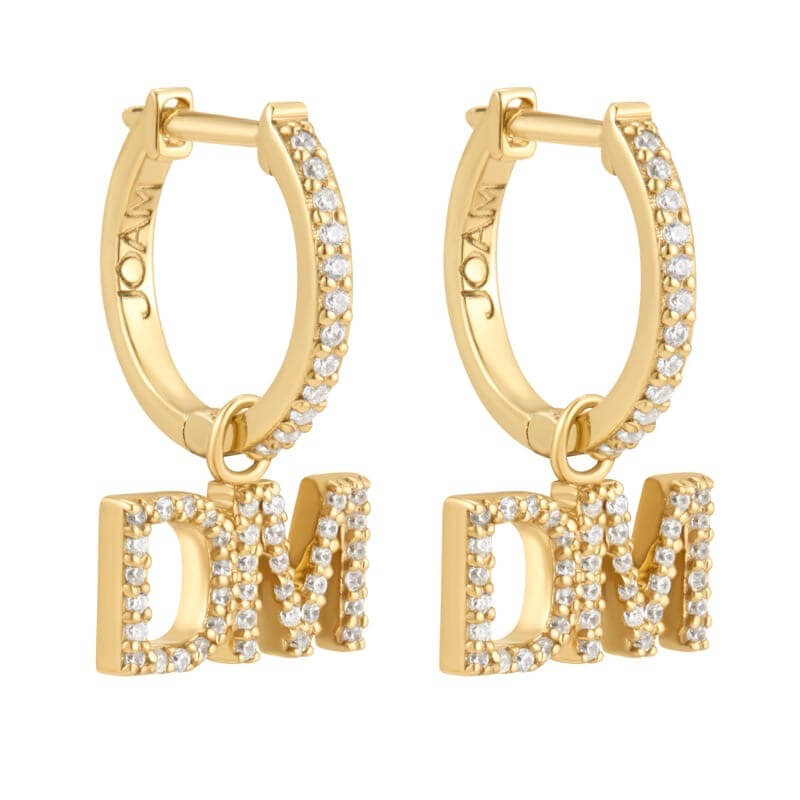 Boucles d’oreilles initiales DM personnalisées – Dorées avec strass scintillants